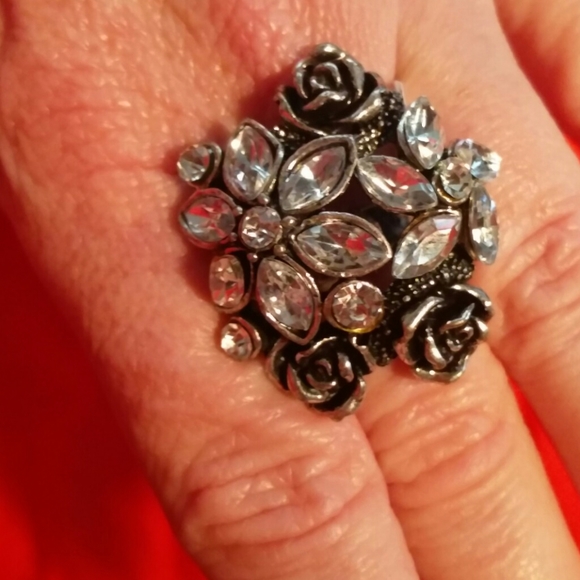 3/$20 adjustable Rose rhinestone ring - Picture 3 of 4
